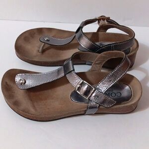 Cordani *Italy*  Metallic Silver thong sandals size‎ 35